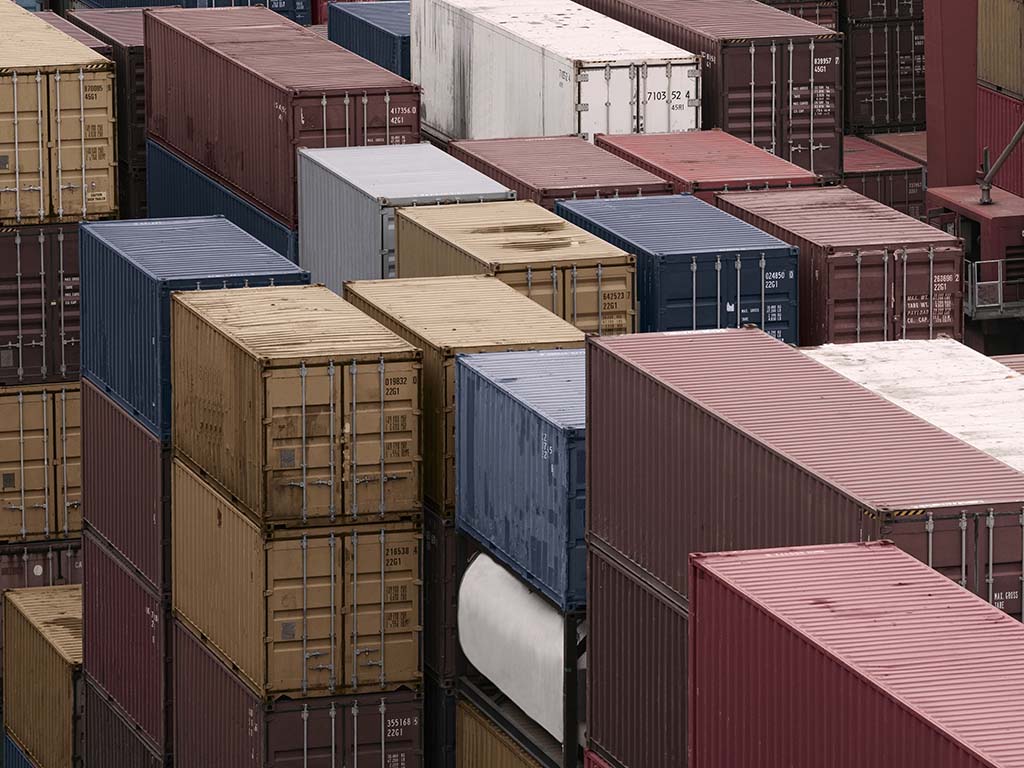 Containers_In_Cargo_Shipyard_original_610630-copy.jpg